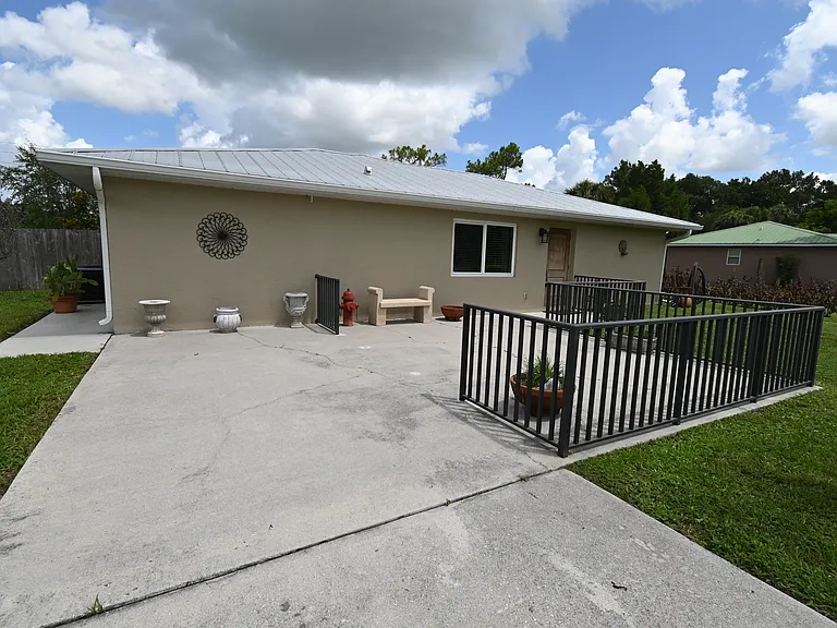 985 Quail Run — Photo 1