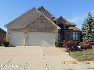43593 Falcon Ln, Clinton Township, MI 48038