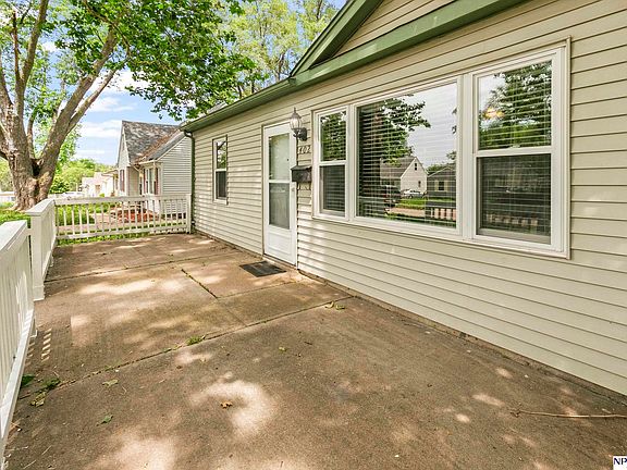 3rd image of 402 W 30th Ave