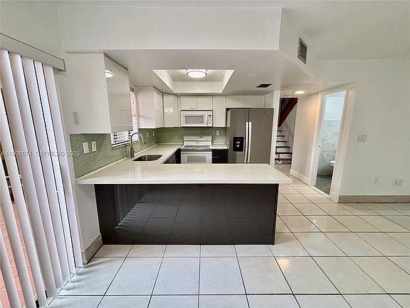 3rd image of 11820 SW 80th St
