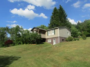 28 Mousley Ln, Honesdale, PA 18431