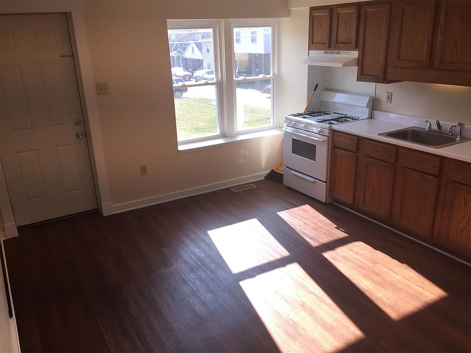 Large eat in kitchen