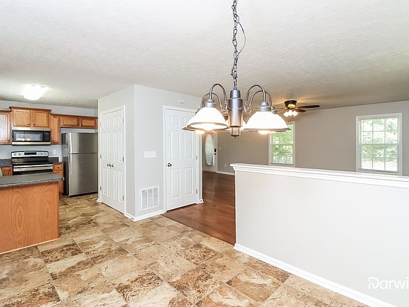 5th image of 131 S Winds Dr