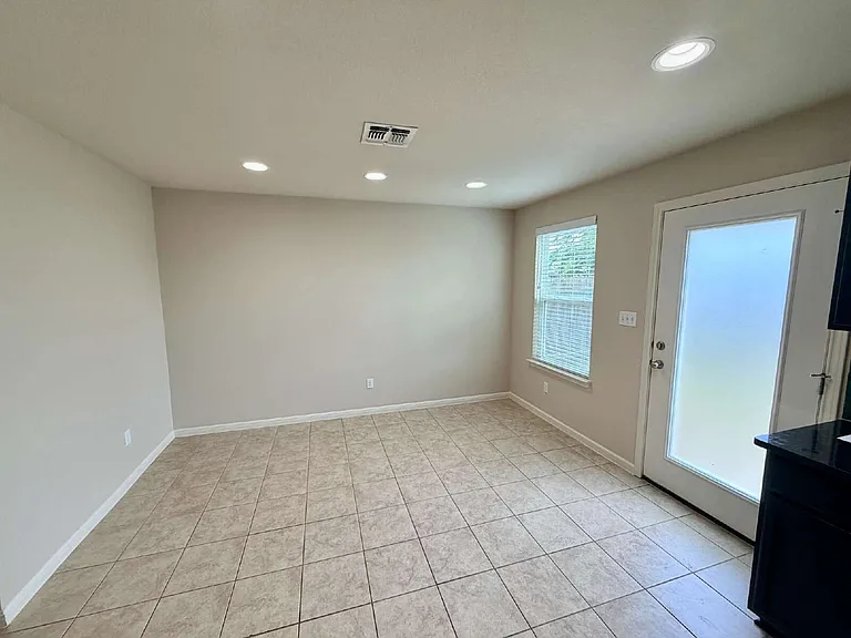 1010 Sand Post Pl — Photo 7