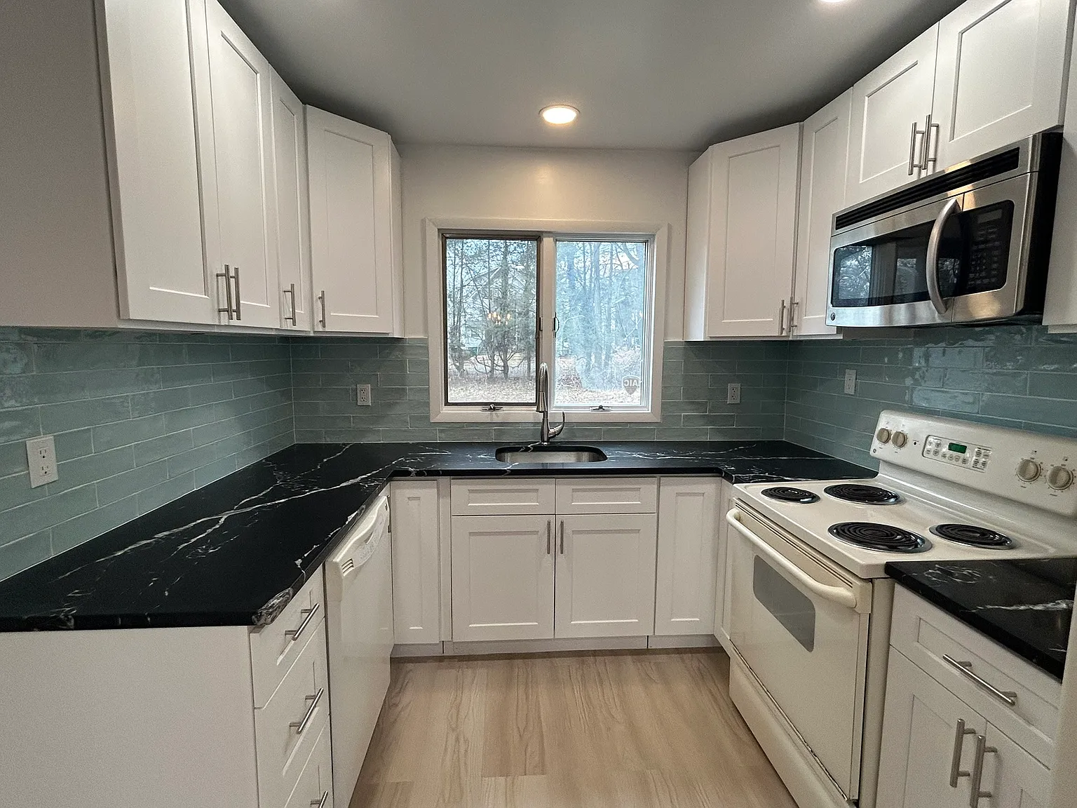 3 bed, 1278 sqft, $2,400 — Photo 4