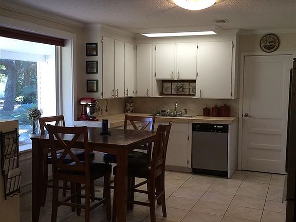 2nd image of 8 Cadiz St