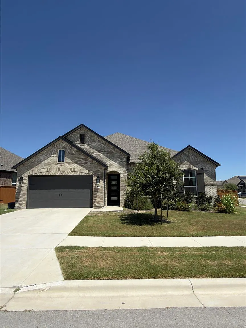 4 bed, 3.5 bath, 2822 sqft, $3,100 — Photo 1