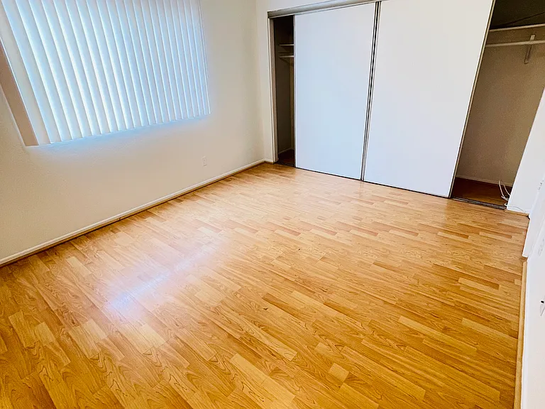 814 E Windsor Rd #208 — Photo 14