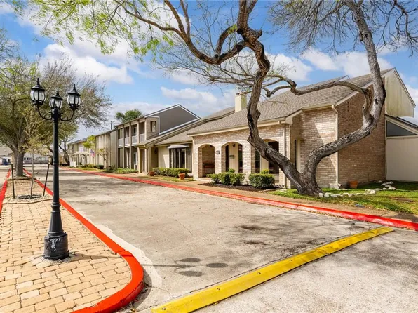 7 Rock Creek Dr, Corpus Christi, TX 78412