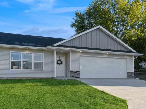 506 Oak St, Williamsburg, IA 52361