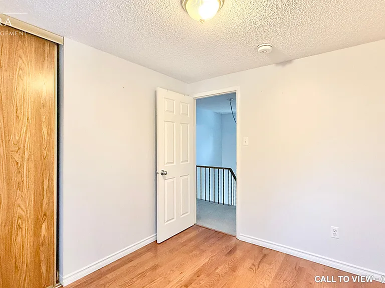 74 Cassander Cres — Photo 16