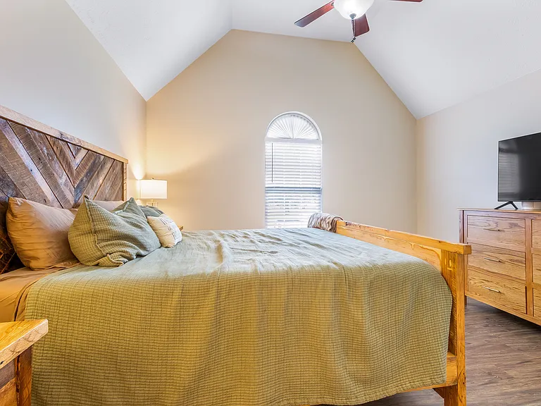 2423 Sawmill St — Photo 16