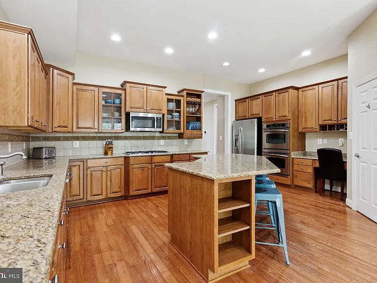 17205 Dewpoint Pl — Photo 2
