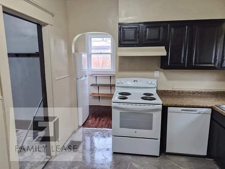 596 Lafayette Ave — Photo 11