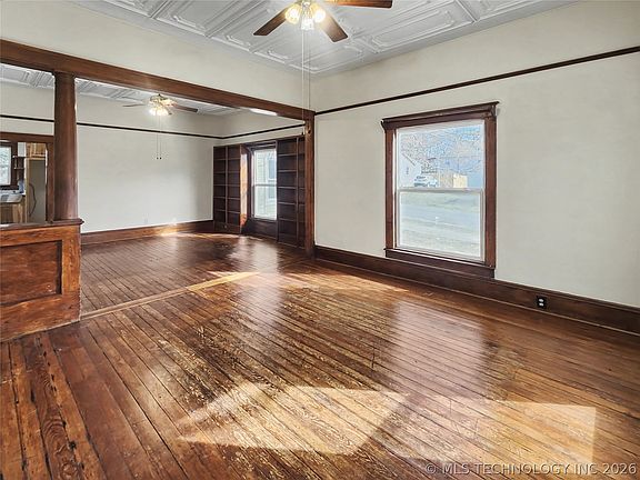 5th image of 611 Goingsnake St