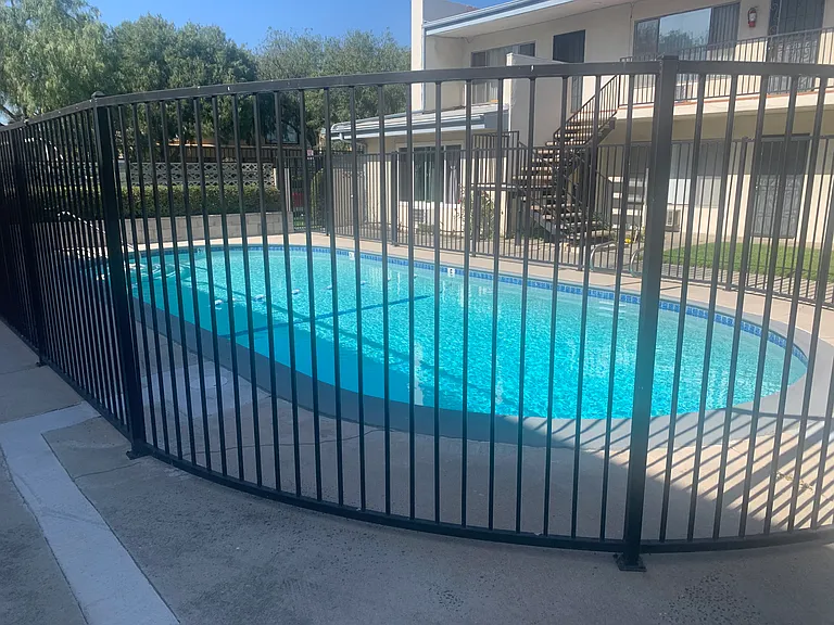 1832 W Sumac Ln #5 — Photo 4