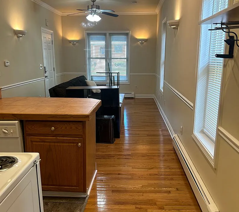 124 College Pl