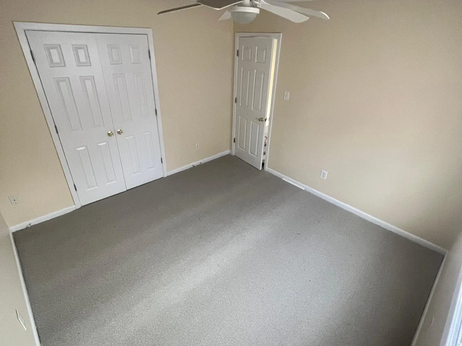 2 bed, 900 sqft, $1,050 — Photo 2