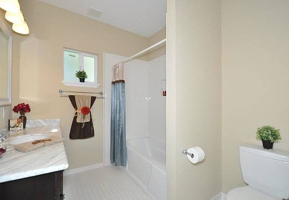 3rd image of 227 S 38th St