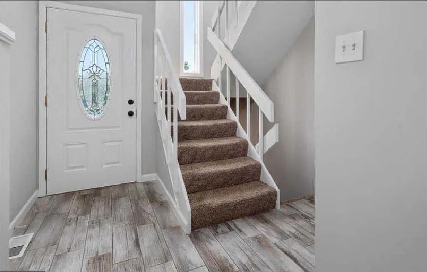 22 Helmsman Ct — Photo 2
