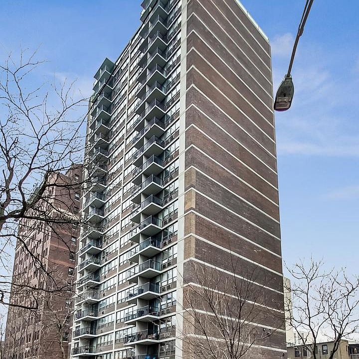 1st image of 2740 N Pine Grove Ave APT 8C