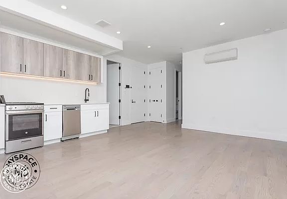 2nd image of 254 E 28th St #8H
