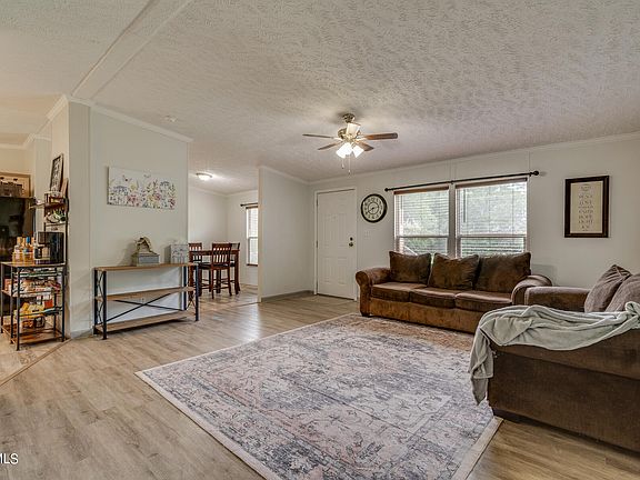 4th image of 164 Sterling Dr