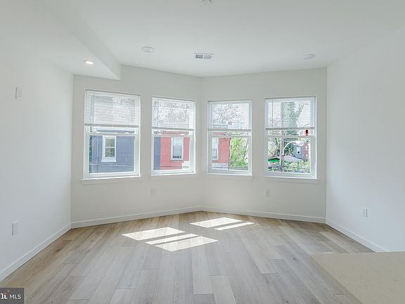 2nd image of 1003 W Dakota St Unit 2