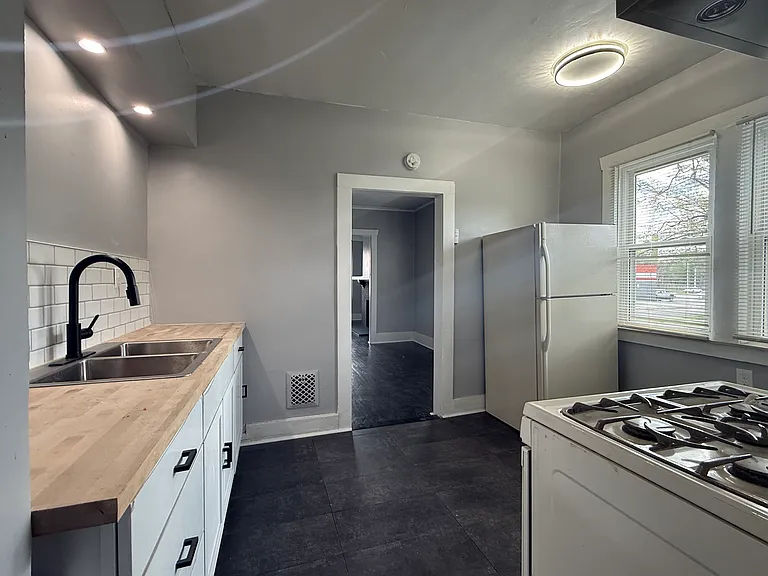 4839 Helen St — Photo 12