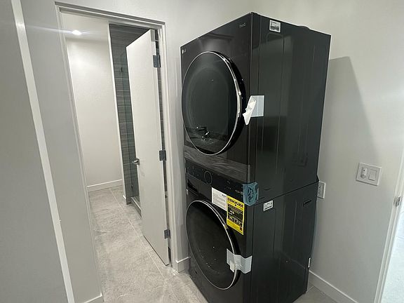 Brand new in-unit washer dryer