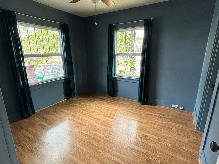 122 N Alberta St — Photo 8