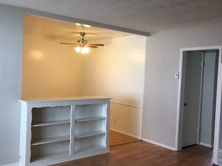 1326 N Columbus Ave — Photo 3