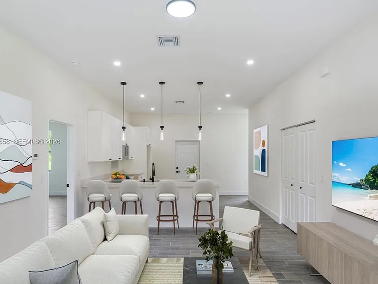 710 Peacock Ave — Photo 5