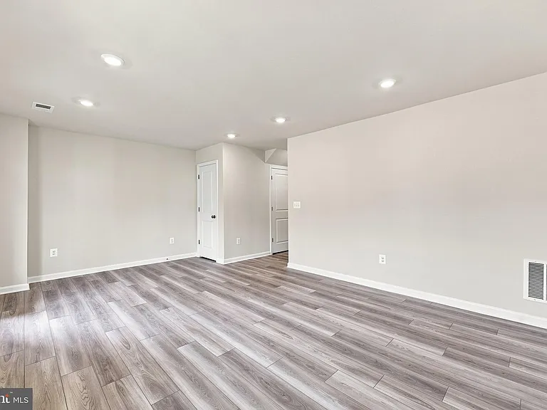 394 Seeback Dr — Photo 6