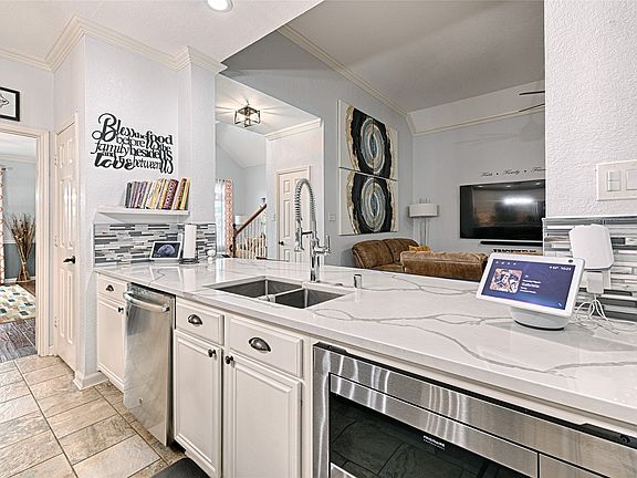 4th image of 9001 Culberson Dr