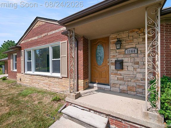 5th image of 1160 Torrey Rd