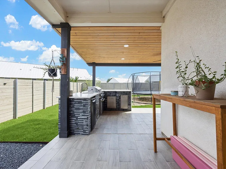 700 Legends Ln — Photo 26