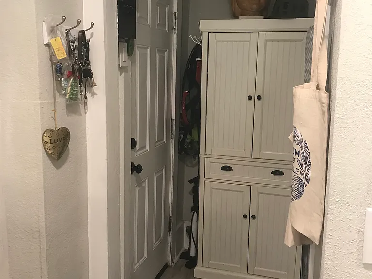 Side entrance & Mudroom