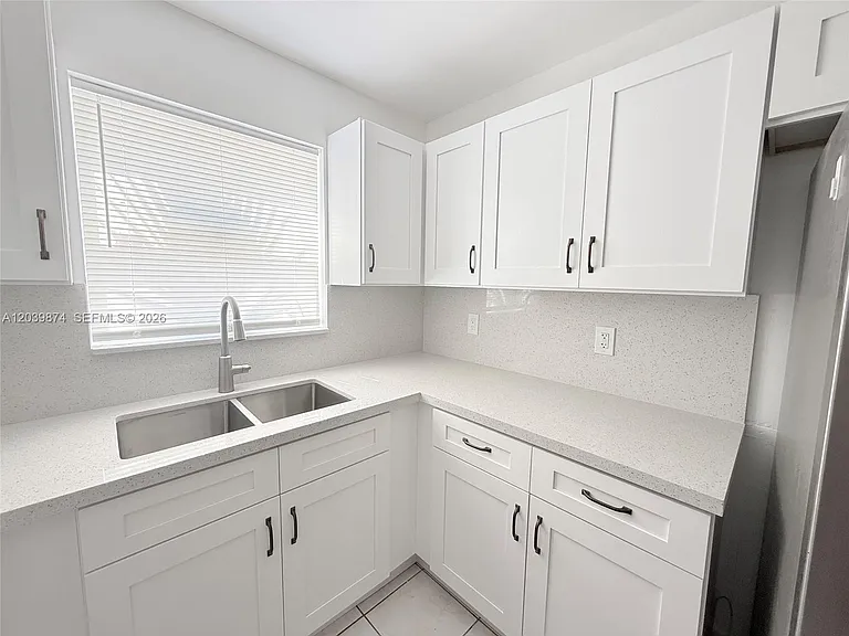 2645 SW 28th Ct #2645 — Photo 4