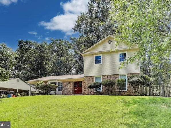 8215 Briar Creek Dr, Annandale, VA 22003