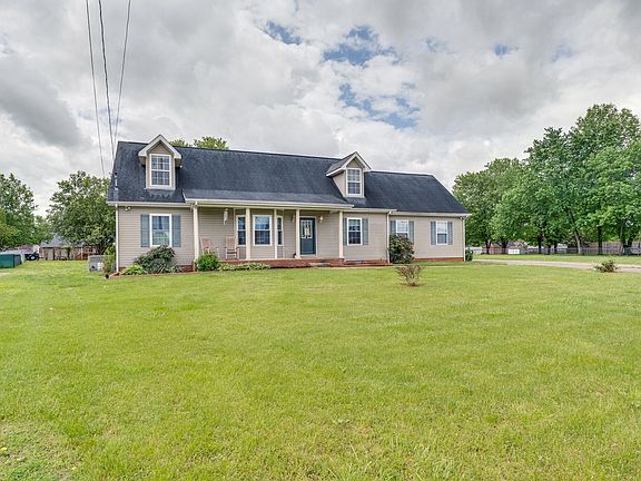 3rd image of 220 Daly Dr