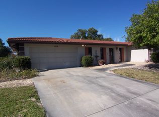 6738 Roxbury Dr, Sarasota, FL 34231