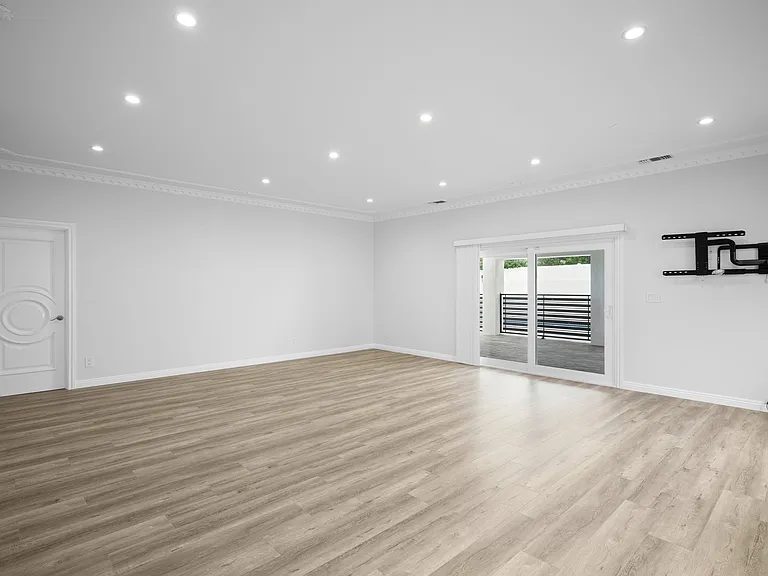 7851 Mary Ellen Ave — Photo 5