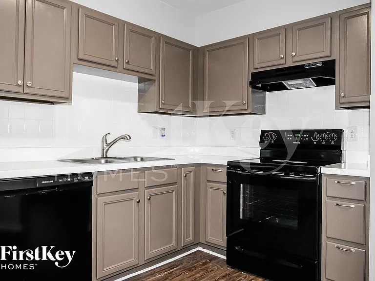 709 Periwinkle Pointe Pl — Photo 9