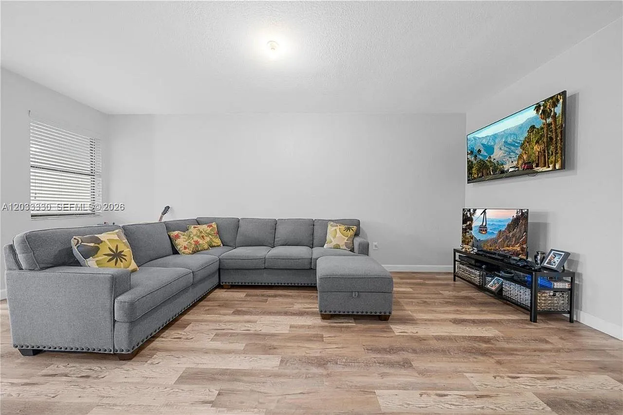 3 bed, 1658 sqft, $3,000 — Photo 3
