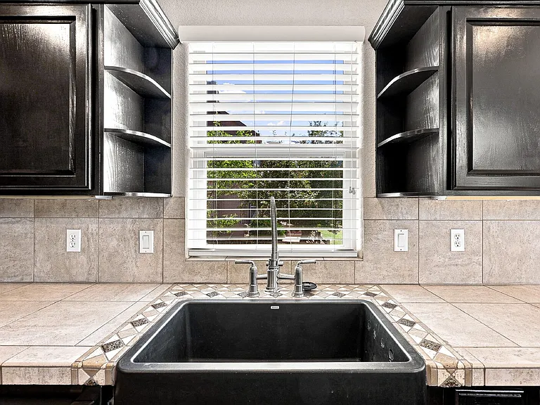2425 Vanreen Dr — Photo 18