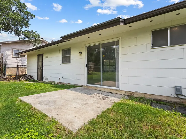4518 Clear Spring Dr — Photo 22