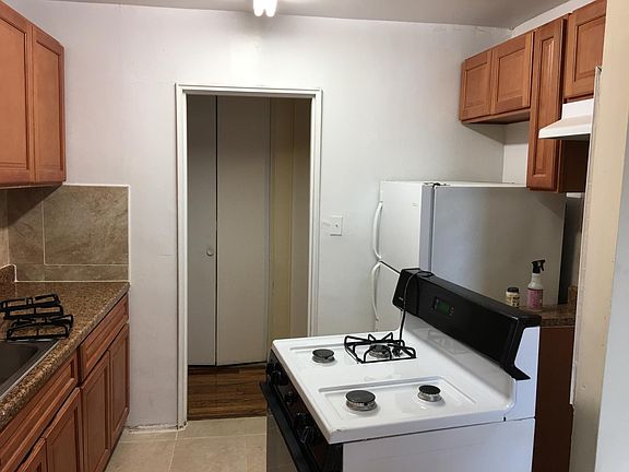 3rd image of 14430 Roosevelt Ave APT 406
