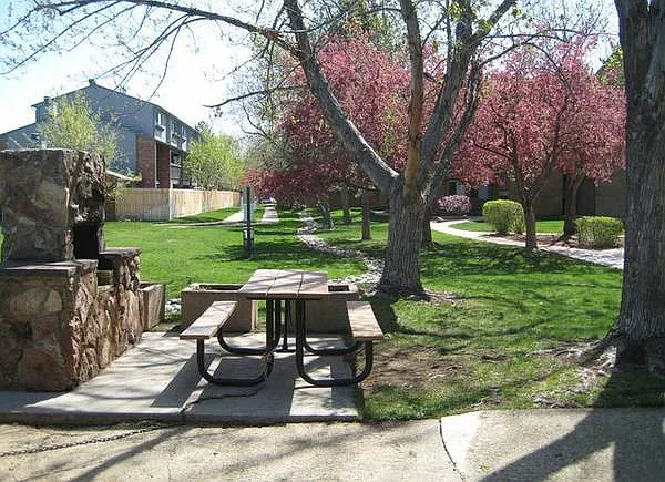 2 bed, 1.5 bath, 1100 sqft, $1,900 — Photo 3