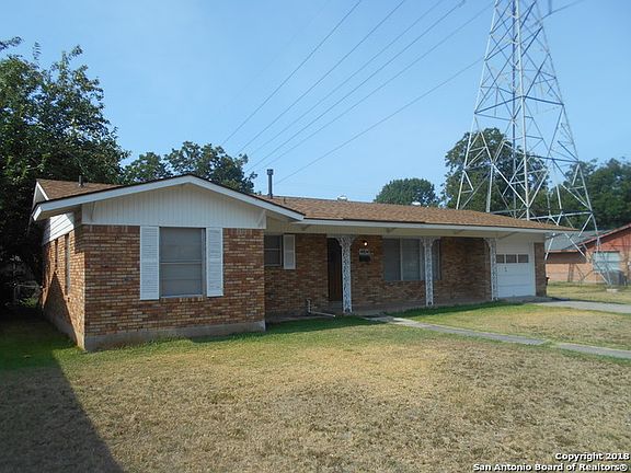 2nd image of 4814 Lakewood Dr